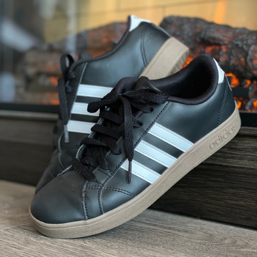 Adidas/Black/Brown Sole/Women’s 6 1/2(youth 4 1/2)